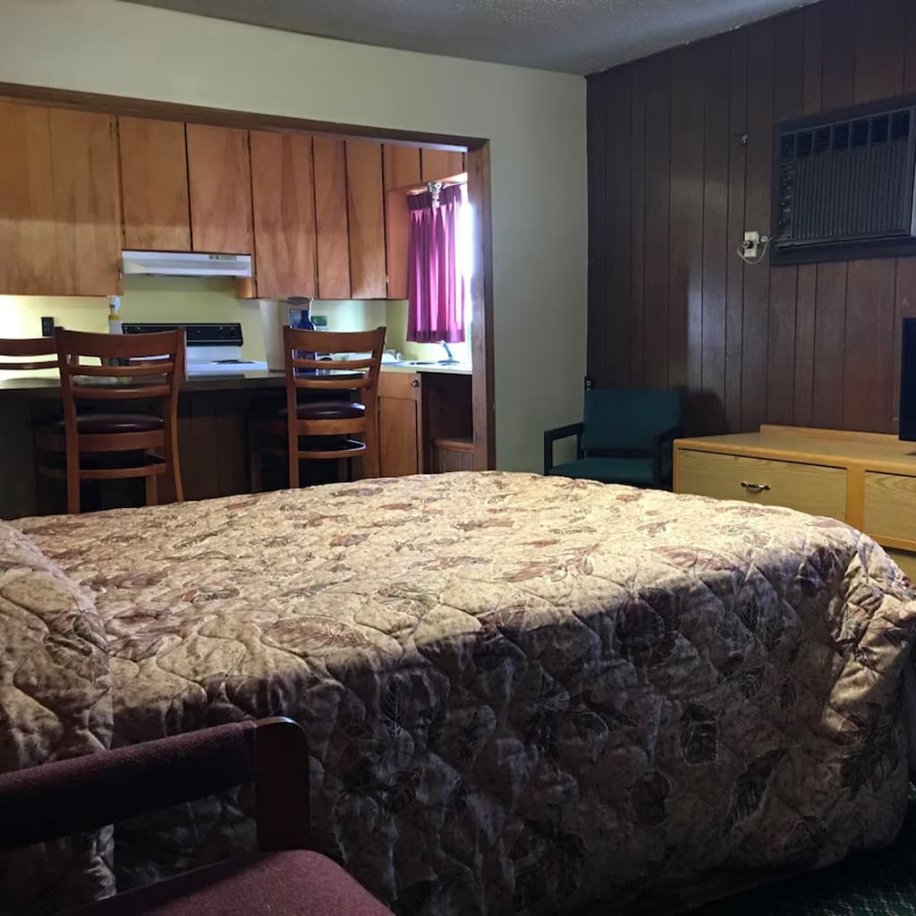 Queen Room - 1