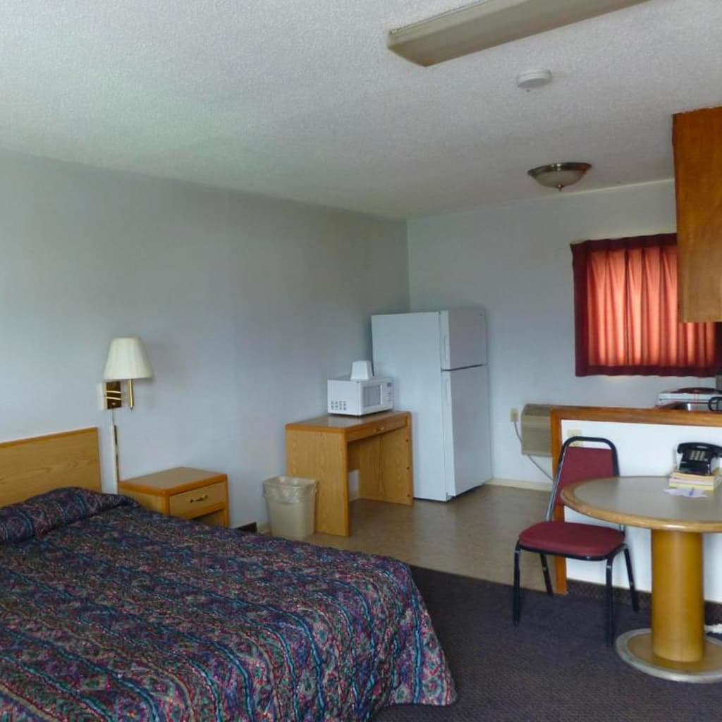 Queen Room with 2 Queen Beds - 2